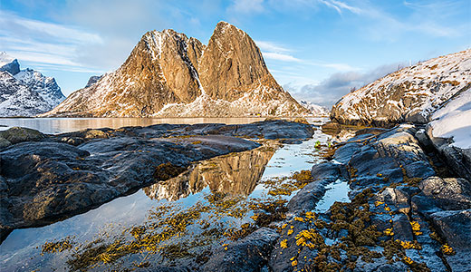 Una vista mozzafiato sotto ad Hamnoy